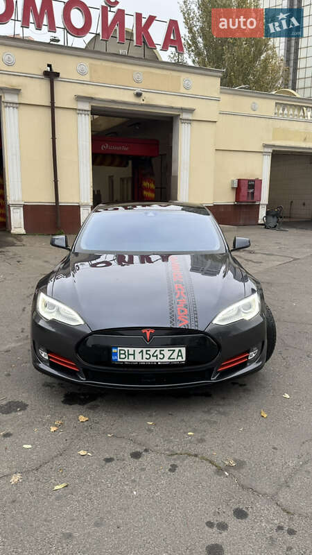 Ліфтбек Tesla Model S 2015 в Одесі фото 27 Ліфтбек Tesla Model S 2015 в Одесі