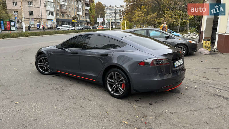 Ліфтбек Tesla Model S 2015 в Одесі фото 31 Ліфтбек Tesla Model S 2015 в Одесі