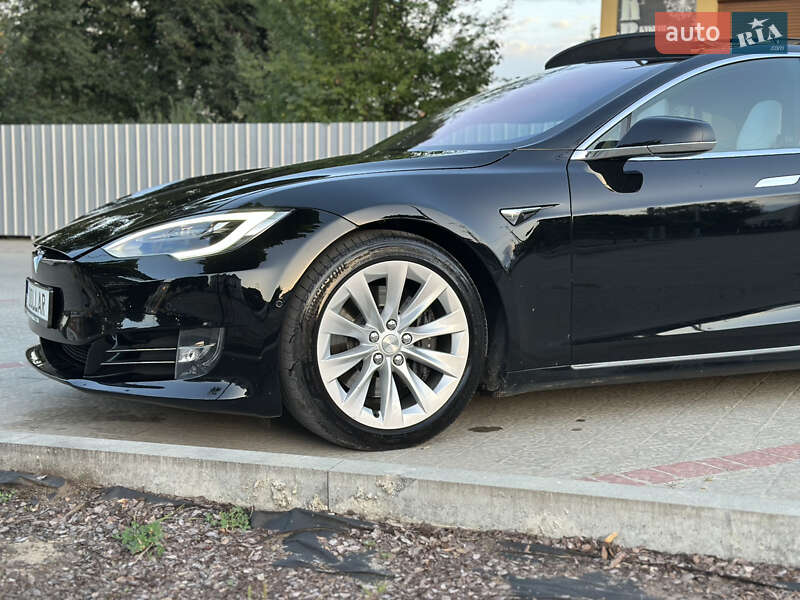 Ліфтбек Tesla Model S 2017 в Львові фото 5 Ліфтбек Tesla Model S 2017 в Львові