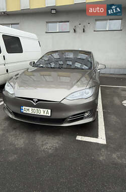 Лифтбек Tesla Model S 2015 в Киеве