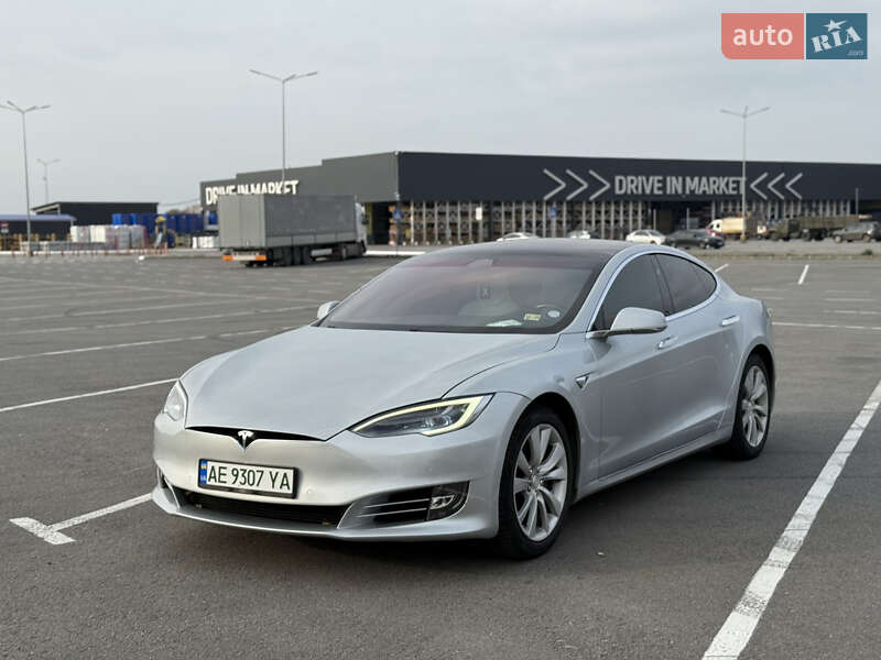 Ліфтбек Tesla Model S 2017 в Кам'янському фото 12 Ліфтбек Tesla Model S 2017 в Кам'янському