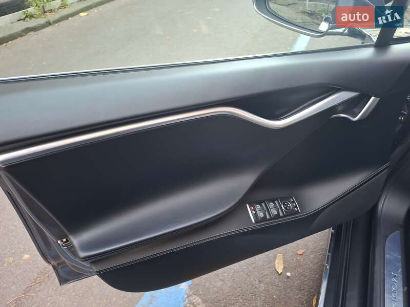 Лифтбек Tesla Model S 2017 в Львове фото 13 Лифтбек Tesla Model S 2017 в Львове