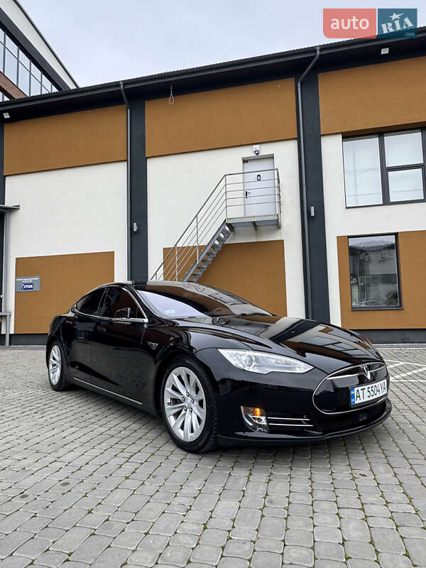 Ліфтбек Tesla Model S 2015 в Коломиї