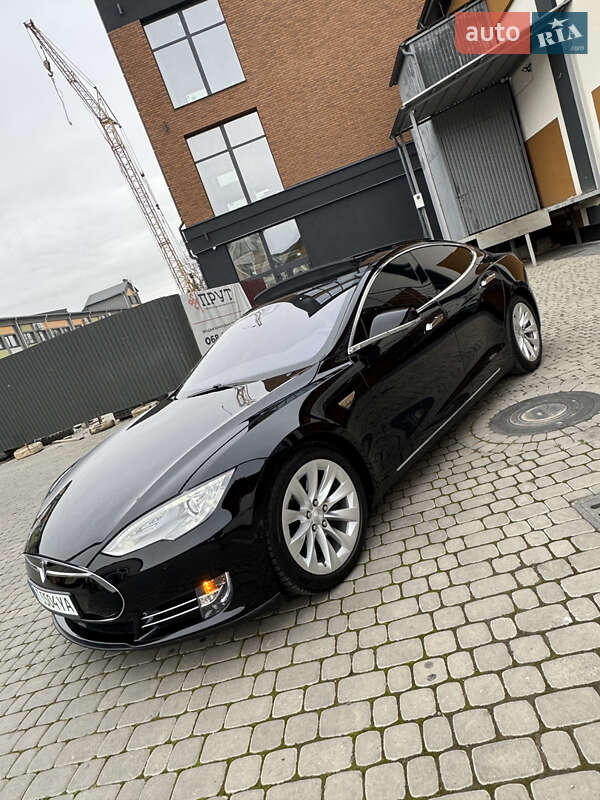Ліфтбек Tesla Model S 2015 в Коломиї