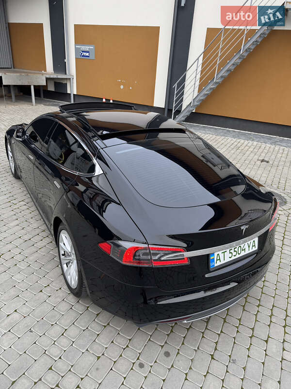 Ліфтбек Tesla Model S 2015 в Коломиї
