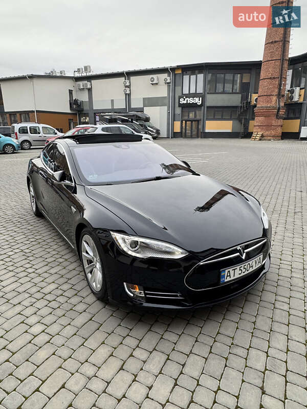 Ліфтбек Tesla Model S 2015 в Коломиї