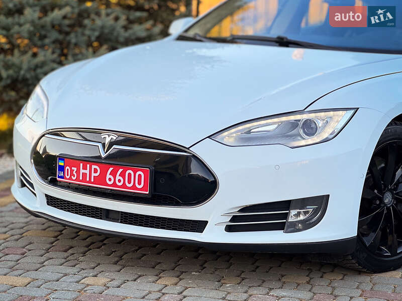 Лифтбек Tesla Model S 2015 в Дрогобыче