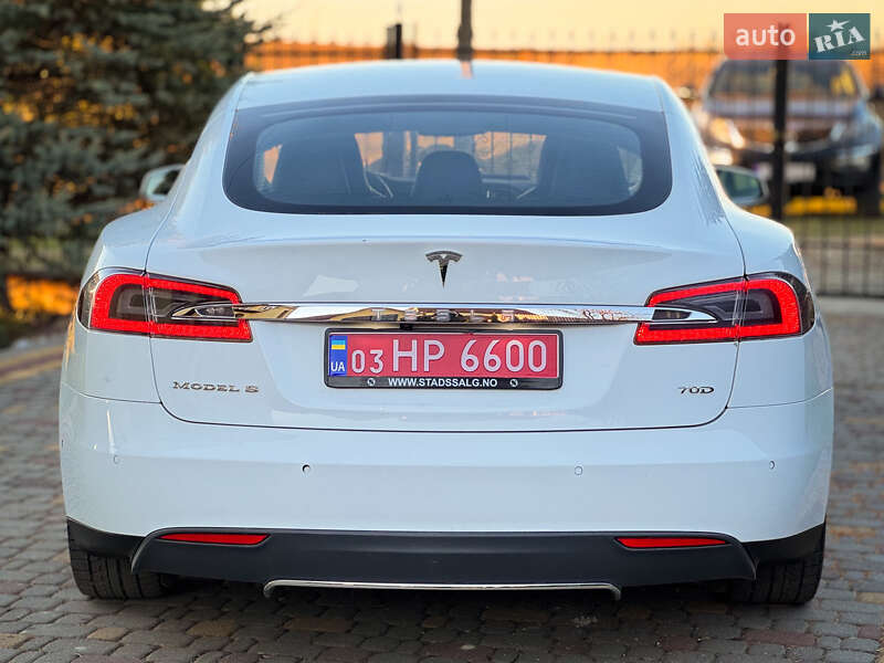 Лифтбек Tesla Model S 2015 в Дрогобыче