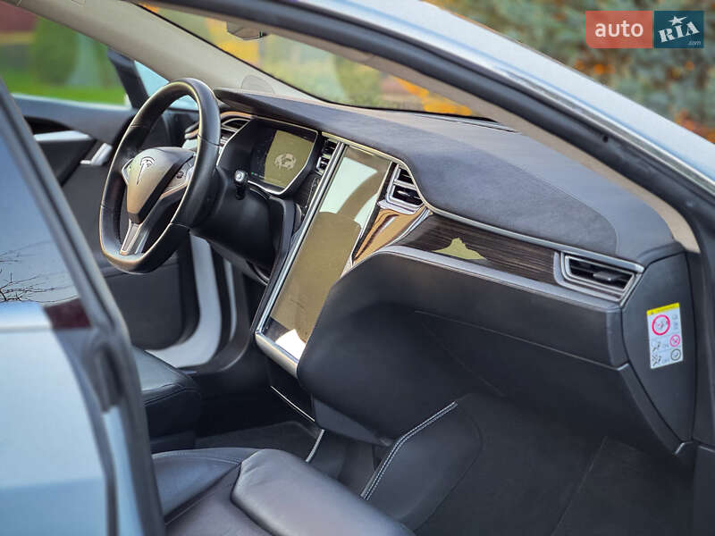 Лифтбек Tesla Model S 2015 в Дрогобыче