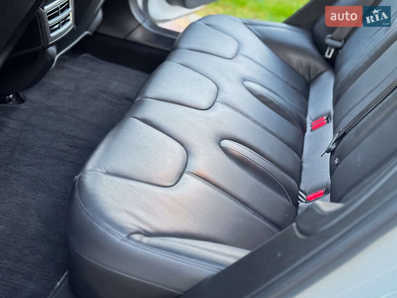 Лифтбек Tesla Model S 2015 в Дрогобыче