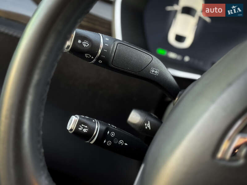 Лифтбек Tesla Model S 2015 в Дрогобыче