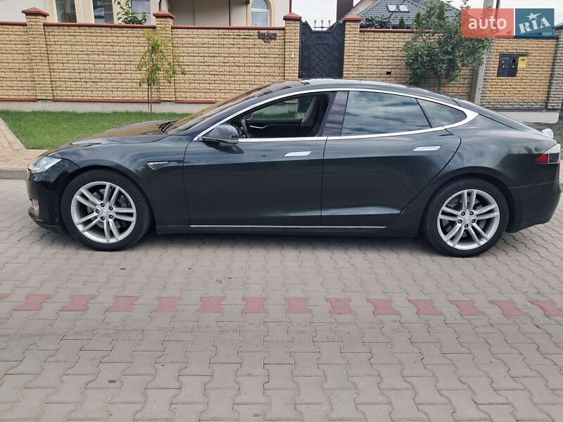 Лифтбек Tesla Model S 2013 в Луцке