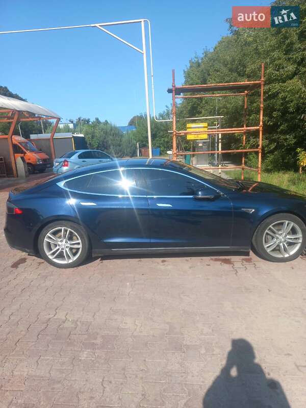 Лифтбек Tesla Model S 2014 в Киеве
