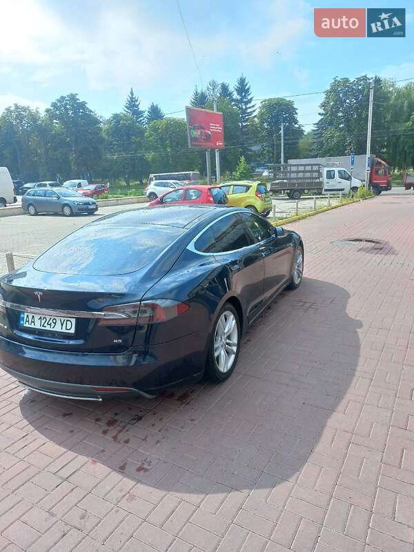 Лифтбек Tesla Model S 2014 в Киеве