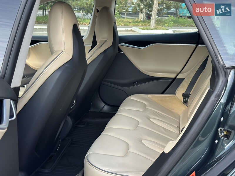 Ліфтбек Tesla Model S 2015 в Одесі