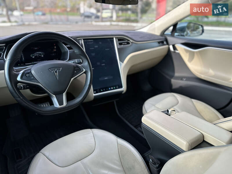 Ліфтбек Tesla Model S 2015 в Одесі