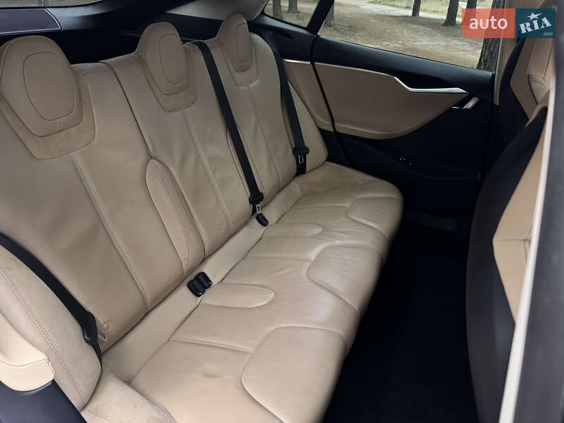 Лифтбек Tesla Model S 2013 в Сумах