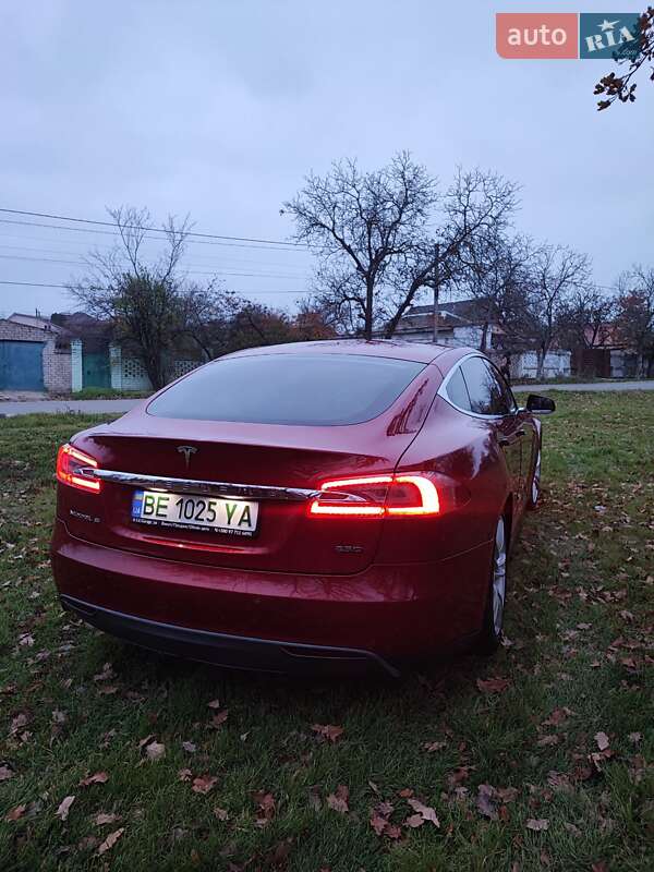 Ліфтбек Tesla Model S 2015 в Миколаєві