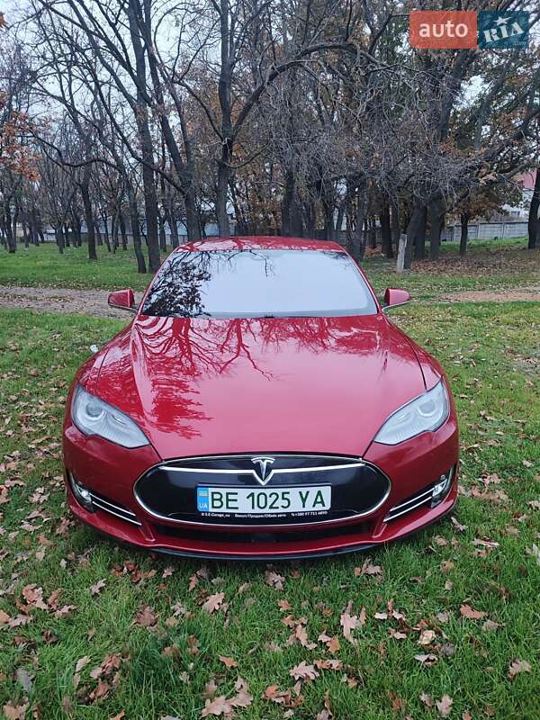 Ліфтбек Tesla Model S 2015 в Миколаєві