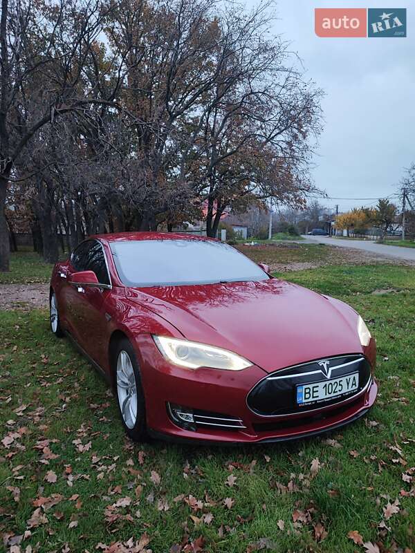 Ліфтбек Tesla Model S 2015 в Миколаєві