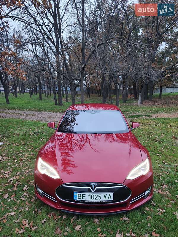 Ліфтбек Tesla Model S 2015 в Миколаєві