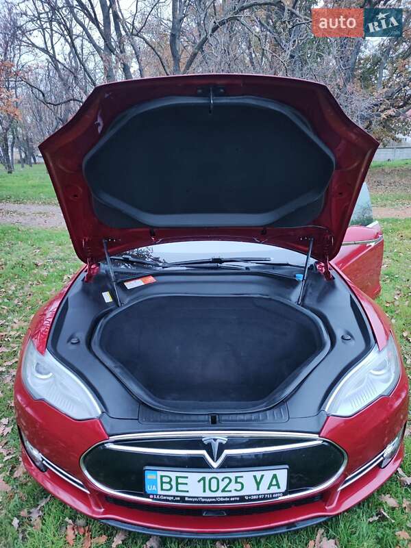 Ліфтбек Tesla Model S 2015 в Миколаєві
