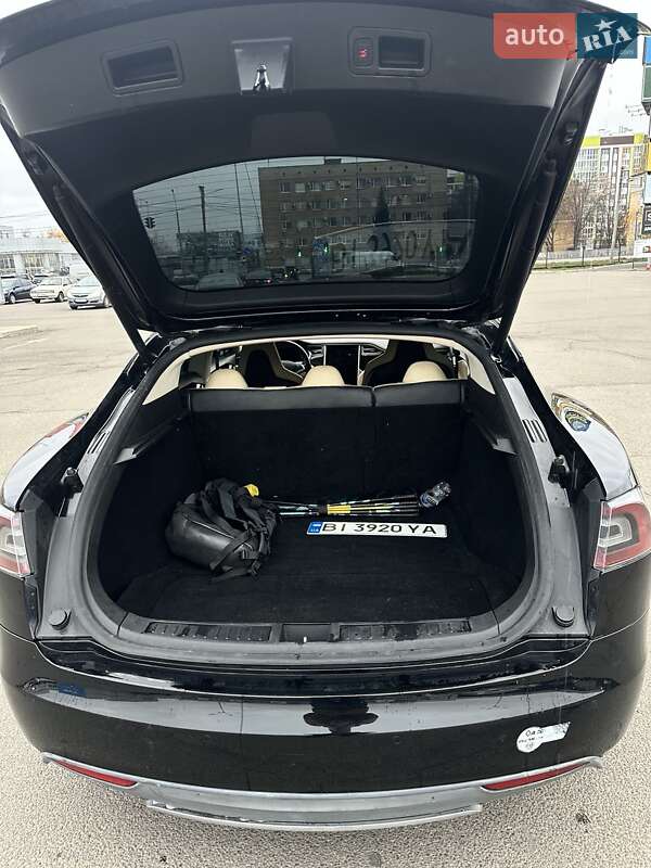Ліфтбек Tesla Model S 2014 в Полтаві