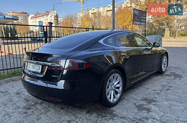 Лифтбек Tesla Model S 2017 в Черновцах