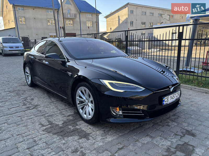 Лифтбек Tesla Model S 2017 в Черновцах