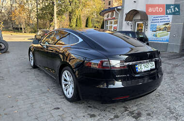Лифтбек Tesla Model S 2017 в Черновцах