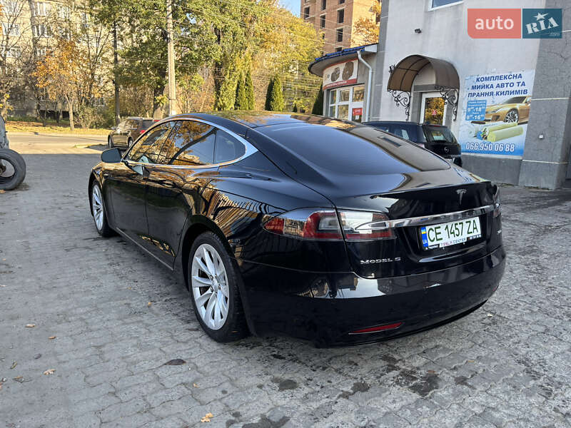 Лифтбек Tesla Model S 2017 в Черновцах