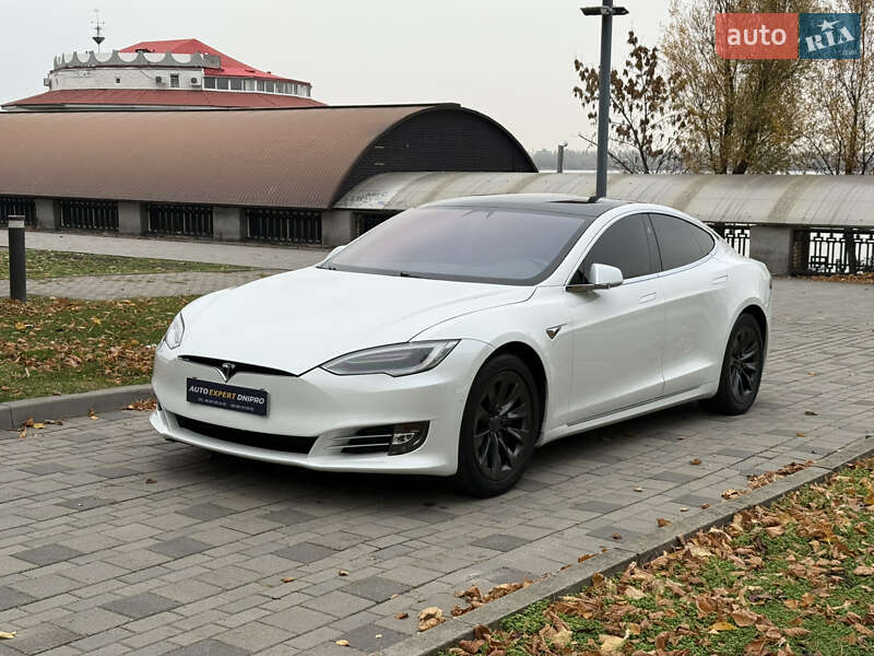 Tesla Model S 2019