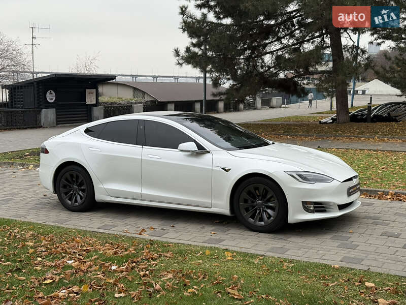 Ліфтбек Tesla Model S 2019 в Дніпрі фото 5 Ліфтбек Tesla Model S 2019 в Дніпрі