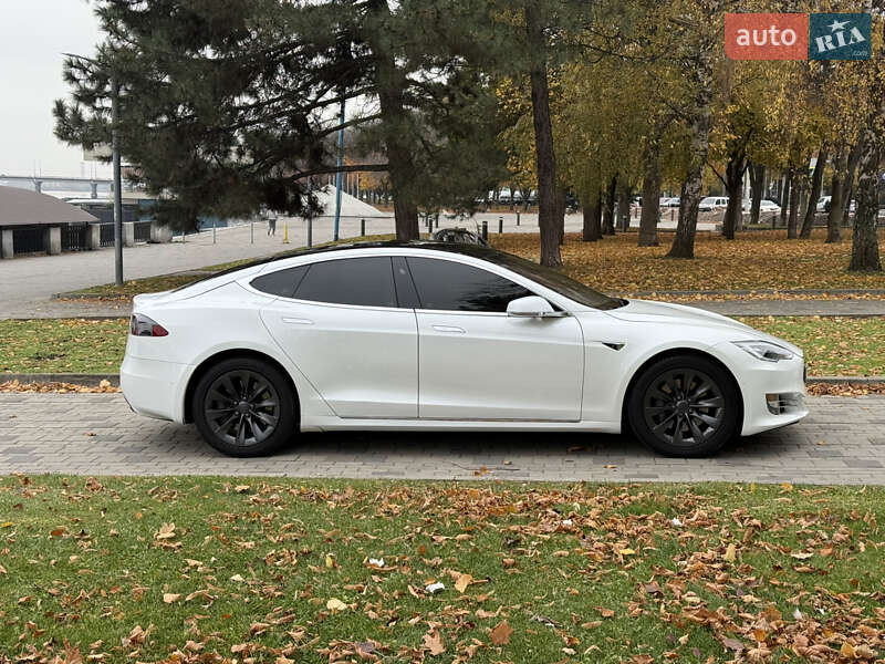 Ліфтбек Tesla Model S 2019 в Дніпрі фото 6 Ліфтбек Tesla Model S 2019 в Дніпрі