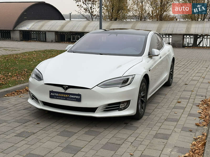 Ліфтбек Tesla Model S 2019 в Дніпрі фото 18 Ліфтбек Tesla Model S 2019 в Дніпрі