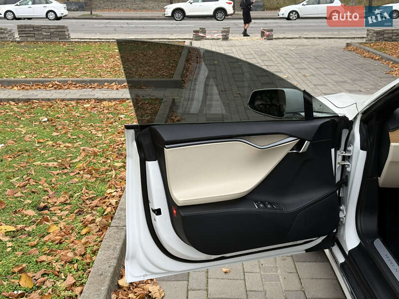 Ліфтбек Tesla Model S 2019 в Дніпрі фото 21 Ліфтбек Tesla Model S 2019 в Дніпрі