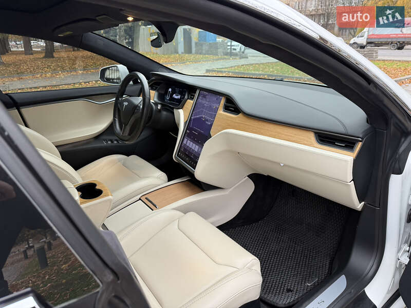 Ліфтбек Tesla Model S 2019 в Дніпрі фото 27 Ліфтбек Tesla Model S 2019 в Дніпрі
