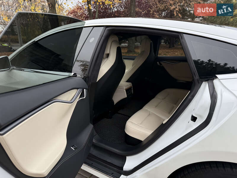 Ліфтбек Tesla Model S 2019 в Дніпрі фото 31 Ліфтбек Tesla Model S 2019 в Дніпрі