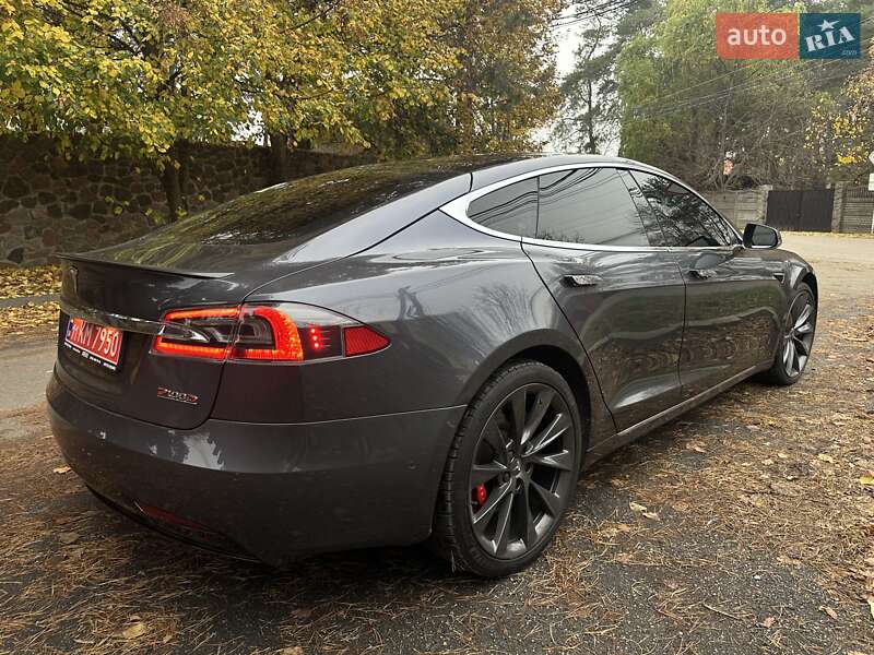 Лифтбек Tesla Model S 2018 в Киеве