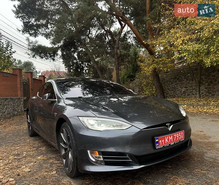 Лифтбек Tesla Model S 2018 в Киеве