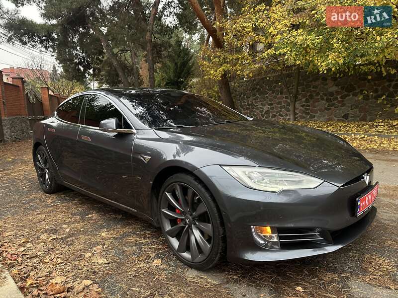 Лифтбек Tesla Model S 2018 в Киеве