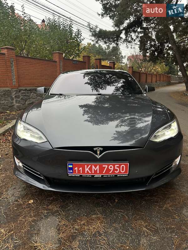 Лифтбек Tesla Model S 2018 в Киеве