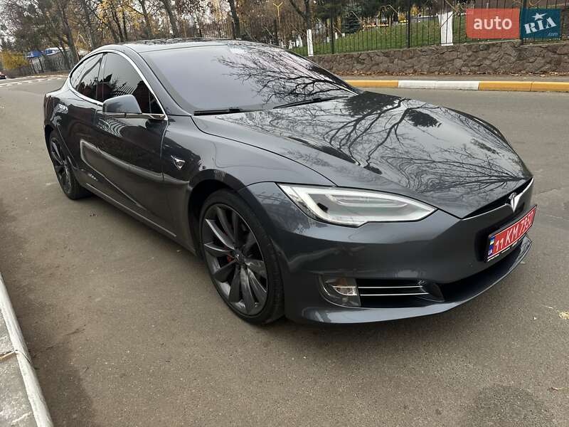 Лифтбек Tesla Model S 2018 в Киеве
