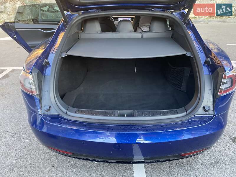 Ліфтбек Tesla Model S 2020 в Ужгороді