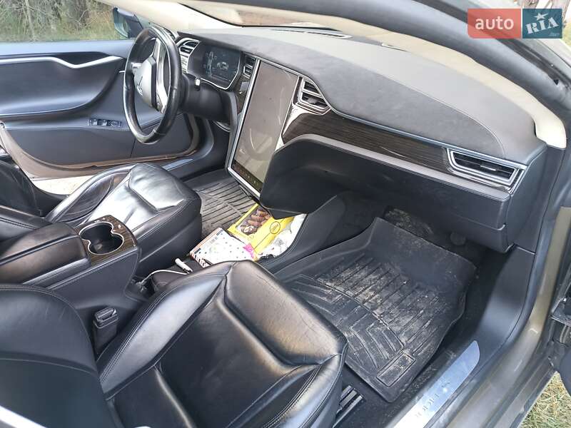 Лифтбек Tesla Model S 2015 в Новояворовске фото 4 Лифтбек Tesla Model S 2015 в Новояворовске