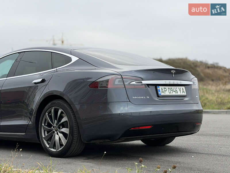 Лифтбек Tesla Model S 2018 в Виннице