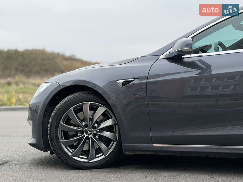 Лифтбек Tesla Model S 2018 в Виннице