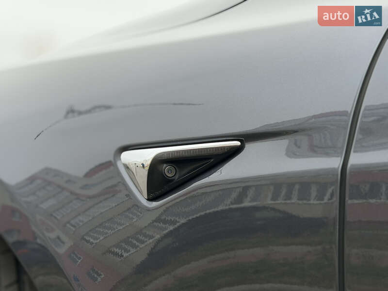 Лифтбек Tesla Model S 2018 в Виннице