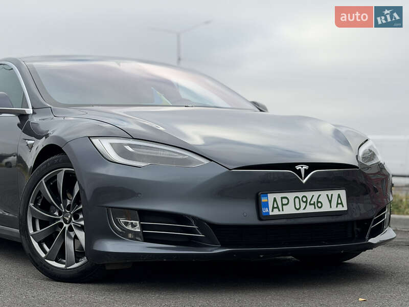 Лифтбек Tesla Model S 2018 в Виннице