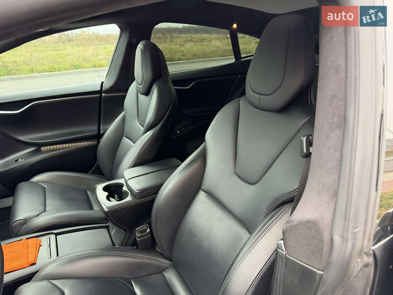Лифтбек Tesla Model S 2018 в Виннице